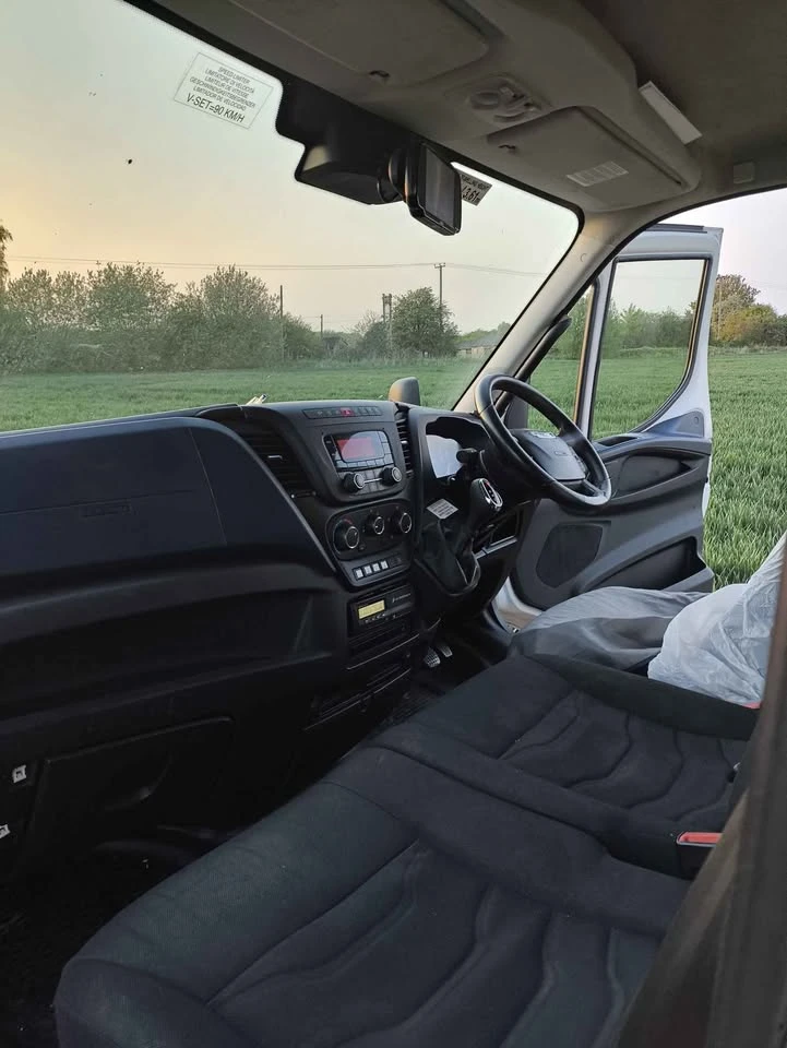 Iveco Daily Камион фургон 70C180, 6 метра, с хидравлична рампа, снимка 16 - Камиони - 52457427
