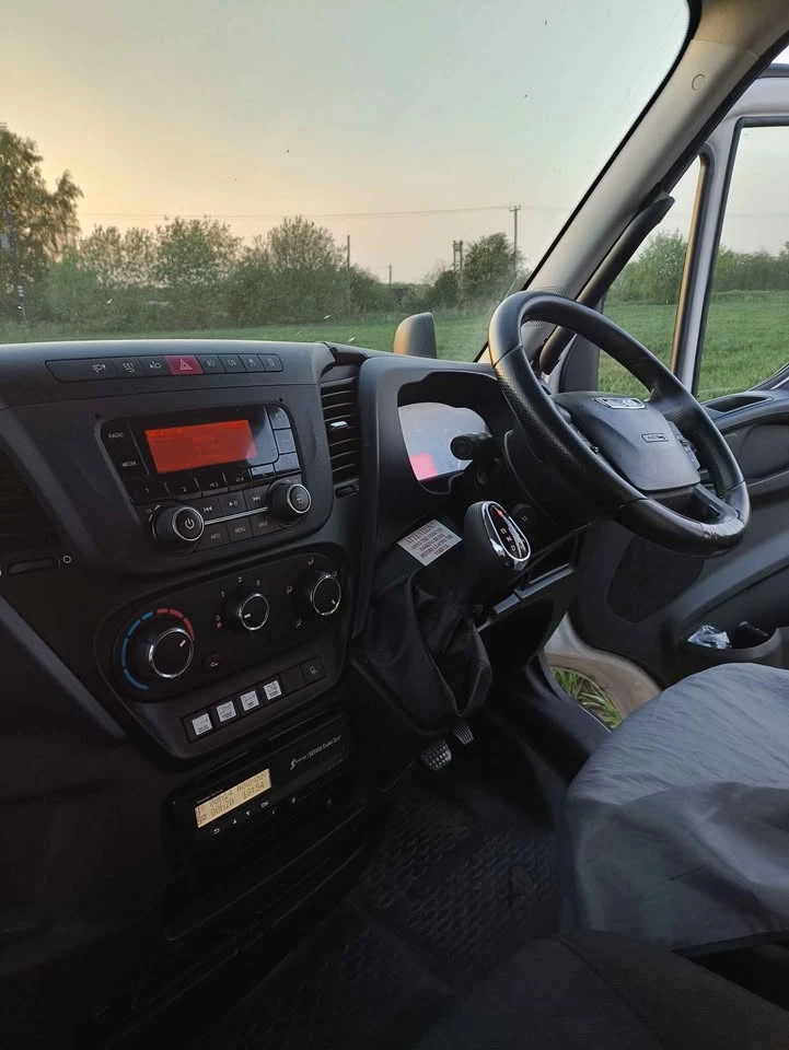 Iveco Daily Камион фургон 70C180, 6 метра, с хидравлична рампа - изображение 9