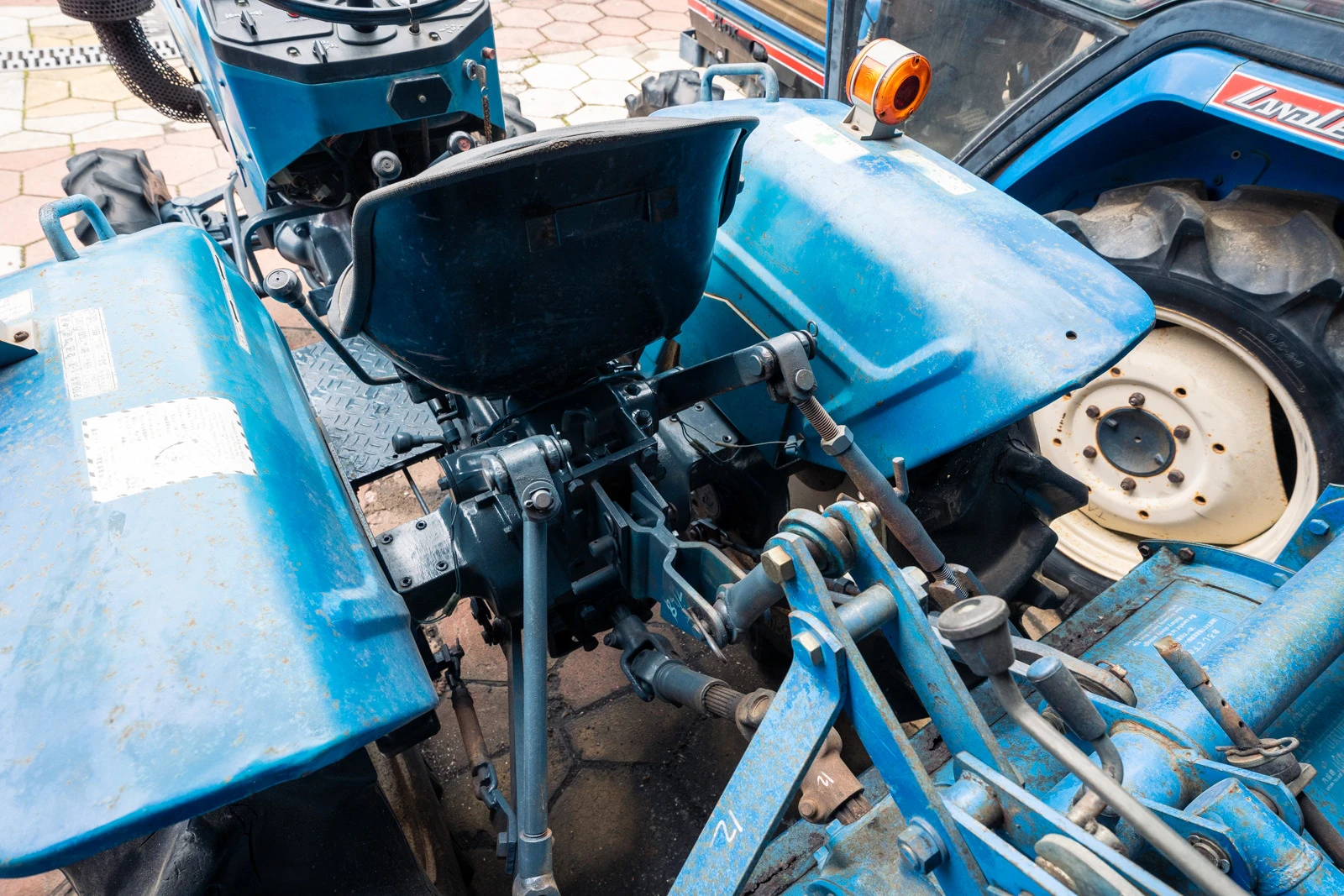  Mitsubishi D2050FD | Mobile.bg   11