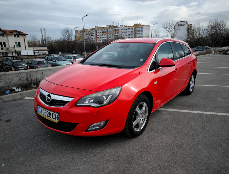 Opel Astra Sport Tourer 1.4T 140hp, Cosmo, снимка 1 - Автомобили и джипове - 45945285