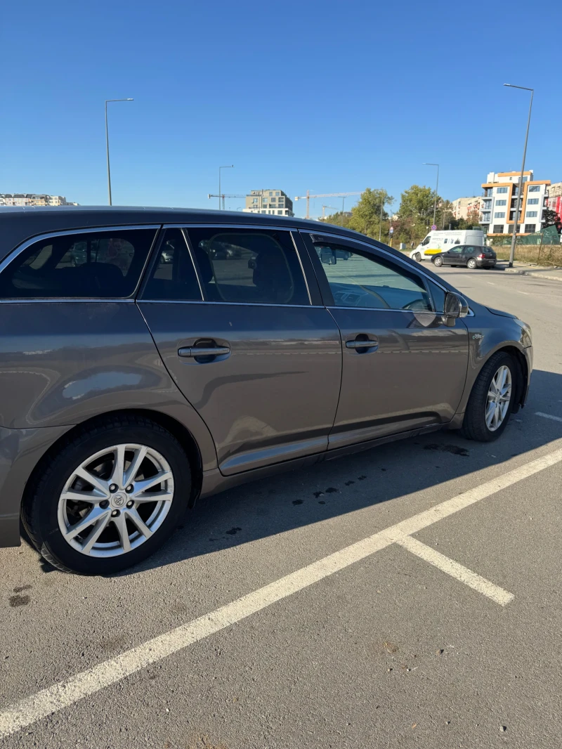 Toyota Avensis, снимка 4 - Автомобили и джипове - 47648990