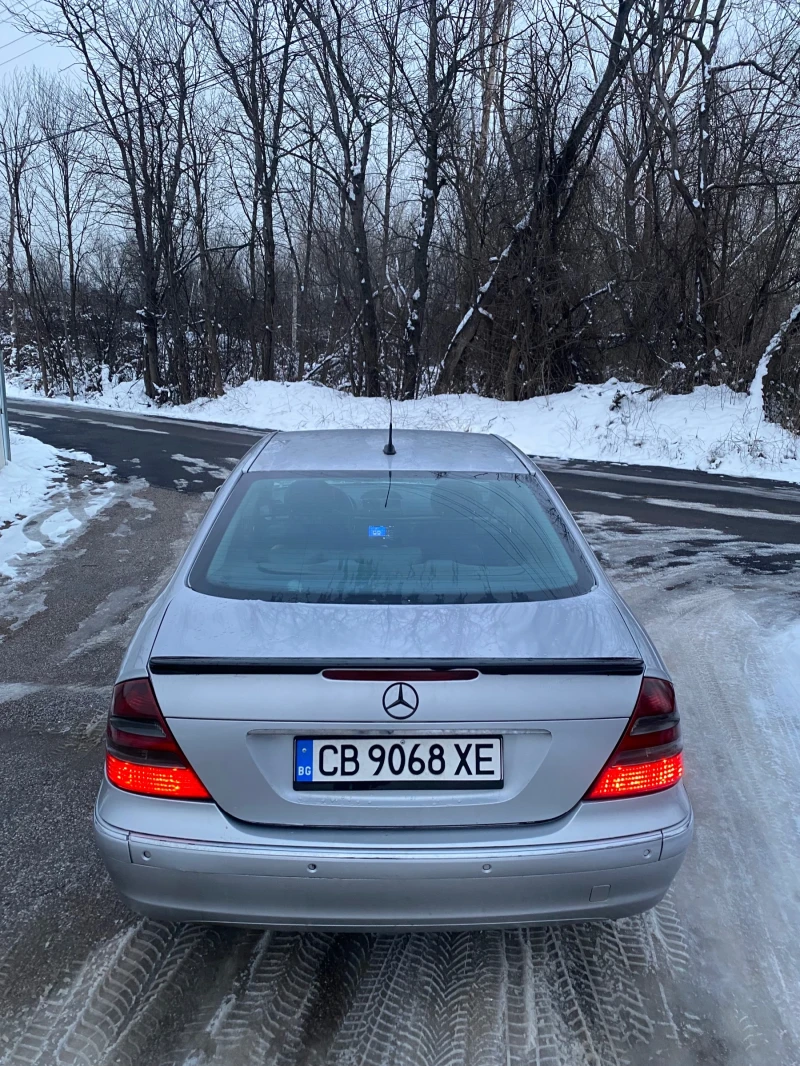 Mercedes-Benz E 220, снимка 2 - Автомобили и джипове - 48699758