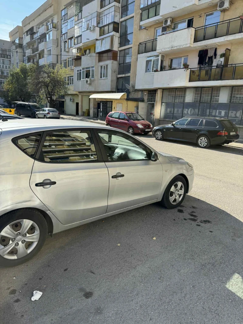 Hyundai I30 1.6 CRDI , снимка 8 - Автомобили и джипове - 52576652