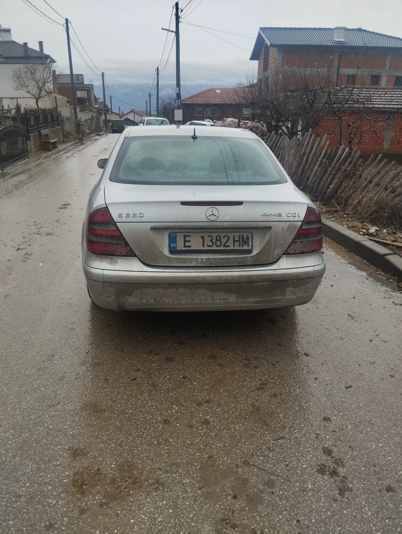 Mercedes-Benz E 220, снимка 2 - Автомобили и джипове - 53527826
