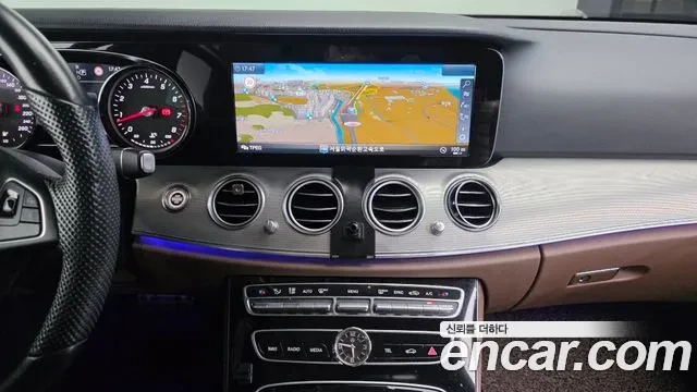 Mercedes-Benz E 200 Avantgarde, АВТОКРЕДИТ, снимка 13 - Автомобили и джипове - 56059399