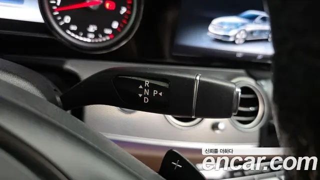 Mercedes-Benz E 200 Avantgarde, АВТОКРЕДИТ, снимка 17 - Автомобили и джипове - 56059399