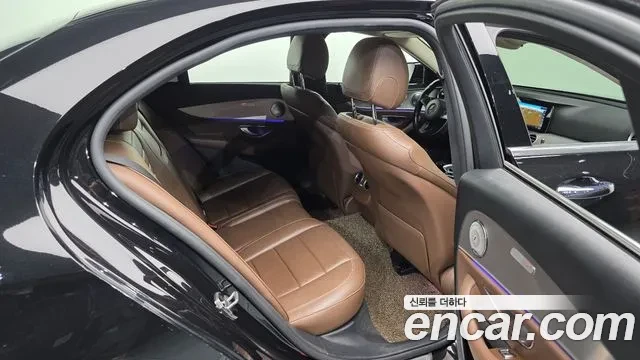 Mercedes-Benz E 200 Avantgarde, АВТОКРЕДИТ, снимка 11 - Автомобили и джипове - 56059399