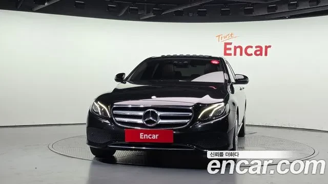 Mercedes-Benz E 200 Avantgarde, АВТОКРЕДИТ, снимка 3 - Автомобили и джипове - 56059399