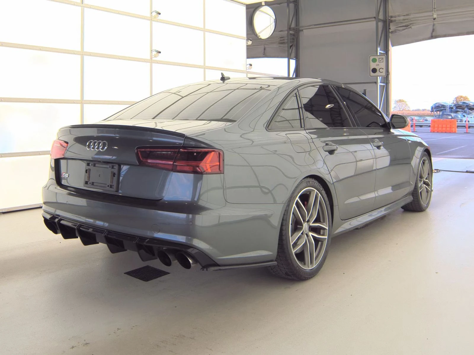 Audi S6 PRESTIGE* QUATTRO* HEAD UP* B&O* AMBIRNT* CARBON*  | Mobile.bg — изображение 4