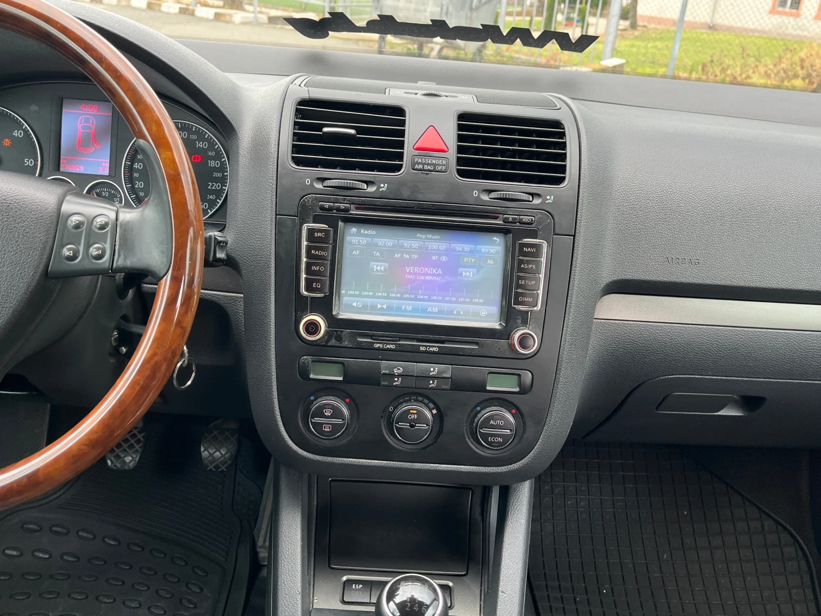 VW Golf 2.0TDI/6/СКОРОСТА, снимка 14 - Автомобили и джипове - 54575094