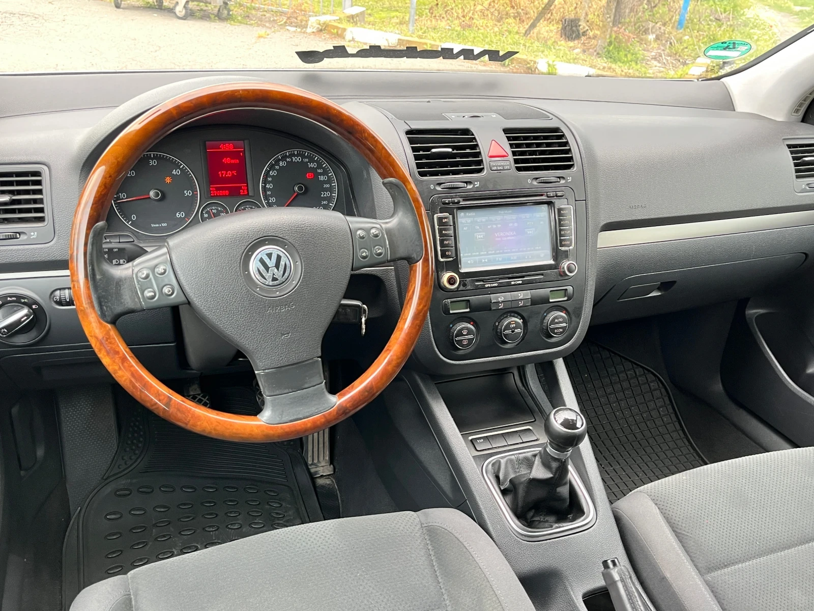 VW Golf 2.0TDI/6/СКОРОСТА, снимка 11 - Автомобили и джипове - 54575094