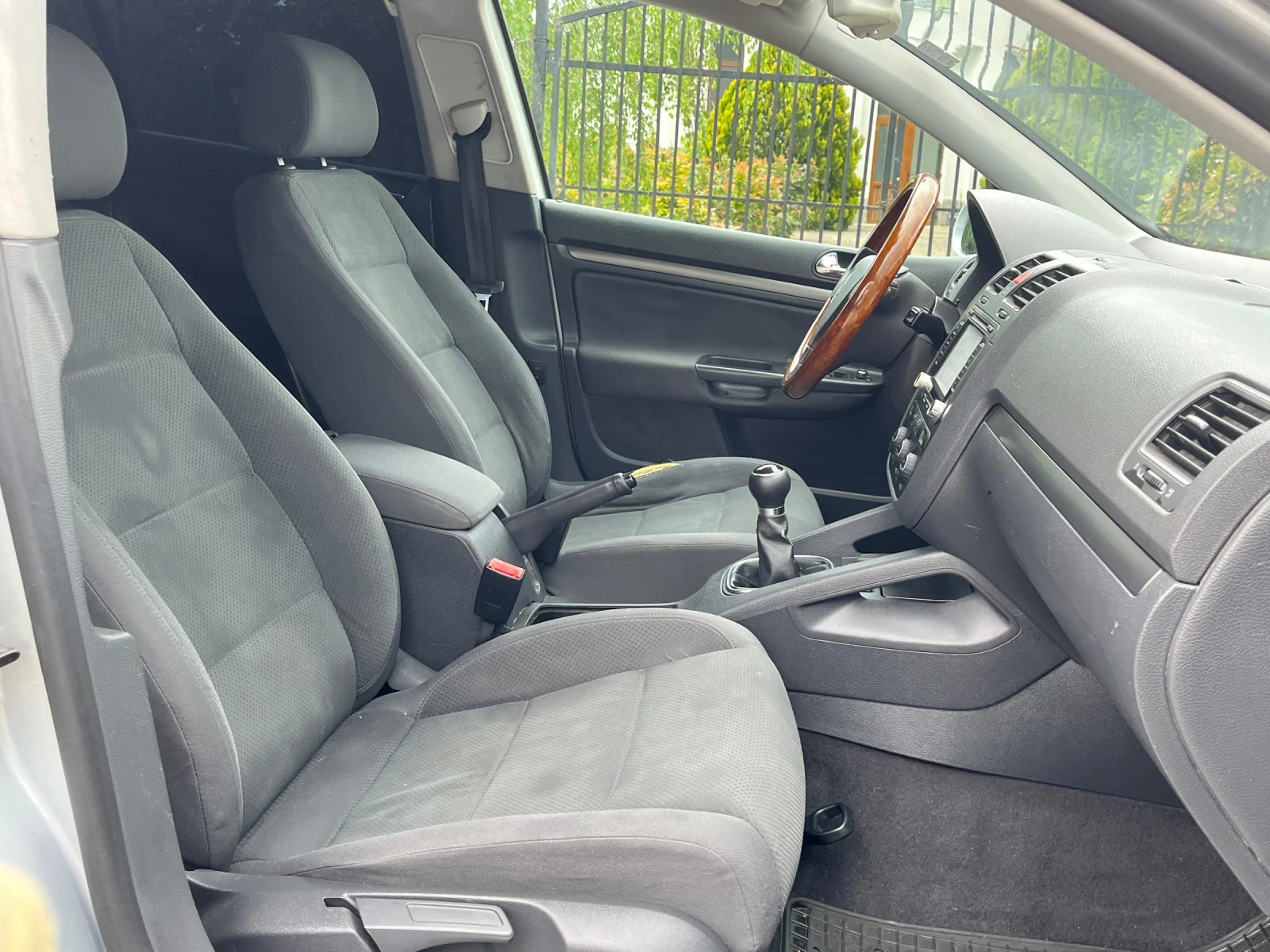 VW Golf 2.0TDI/6/СКОРОСТА, снимка 13 - Автомобили и джипове - 54575094