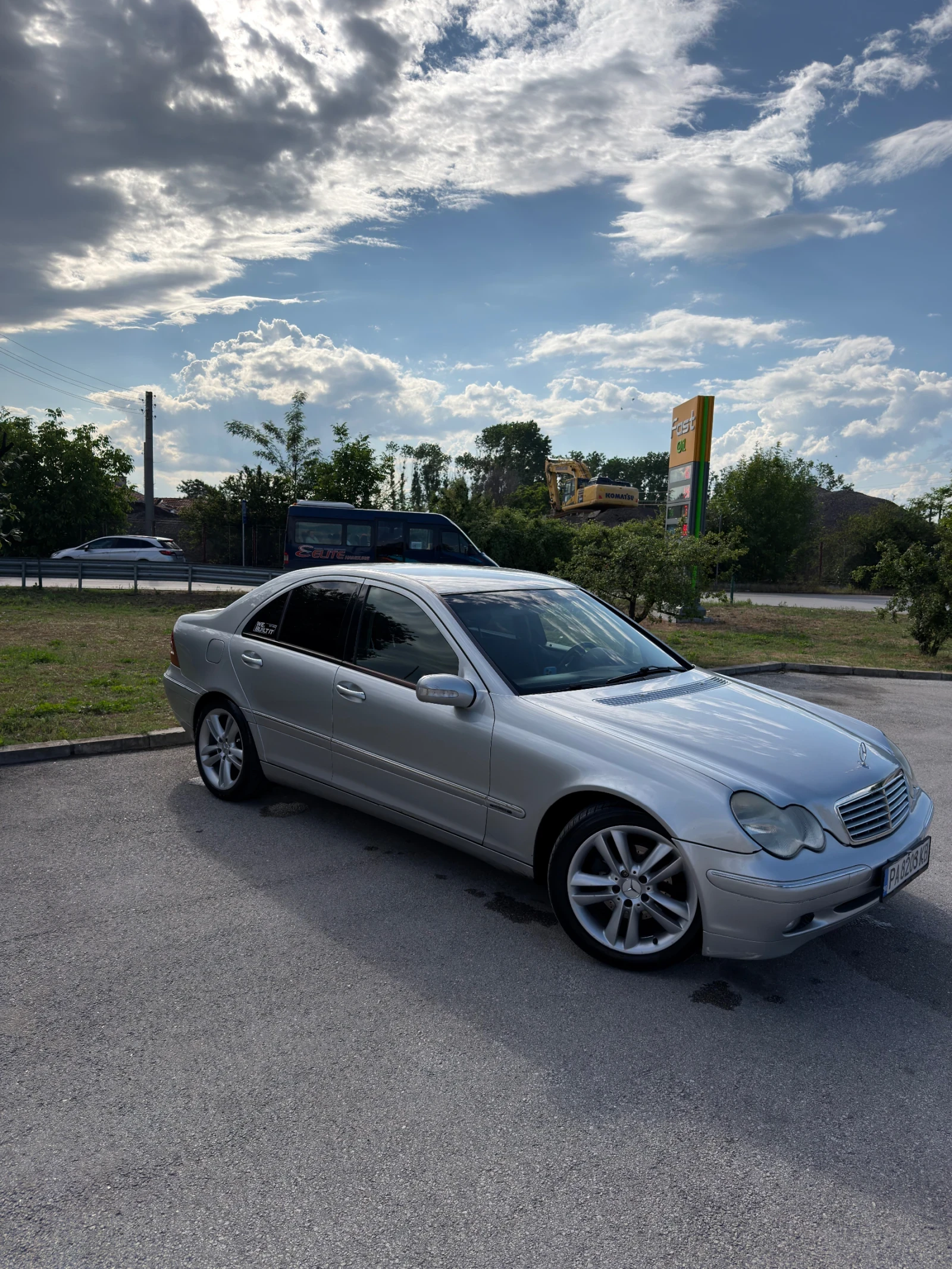 Mercedes-Benz C 220, снимка 2 - Автомобили и джипове - 54810604