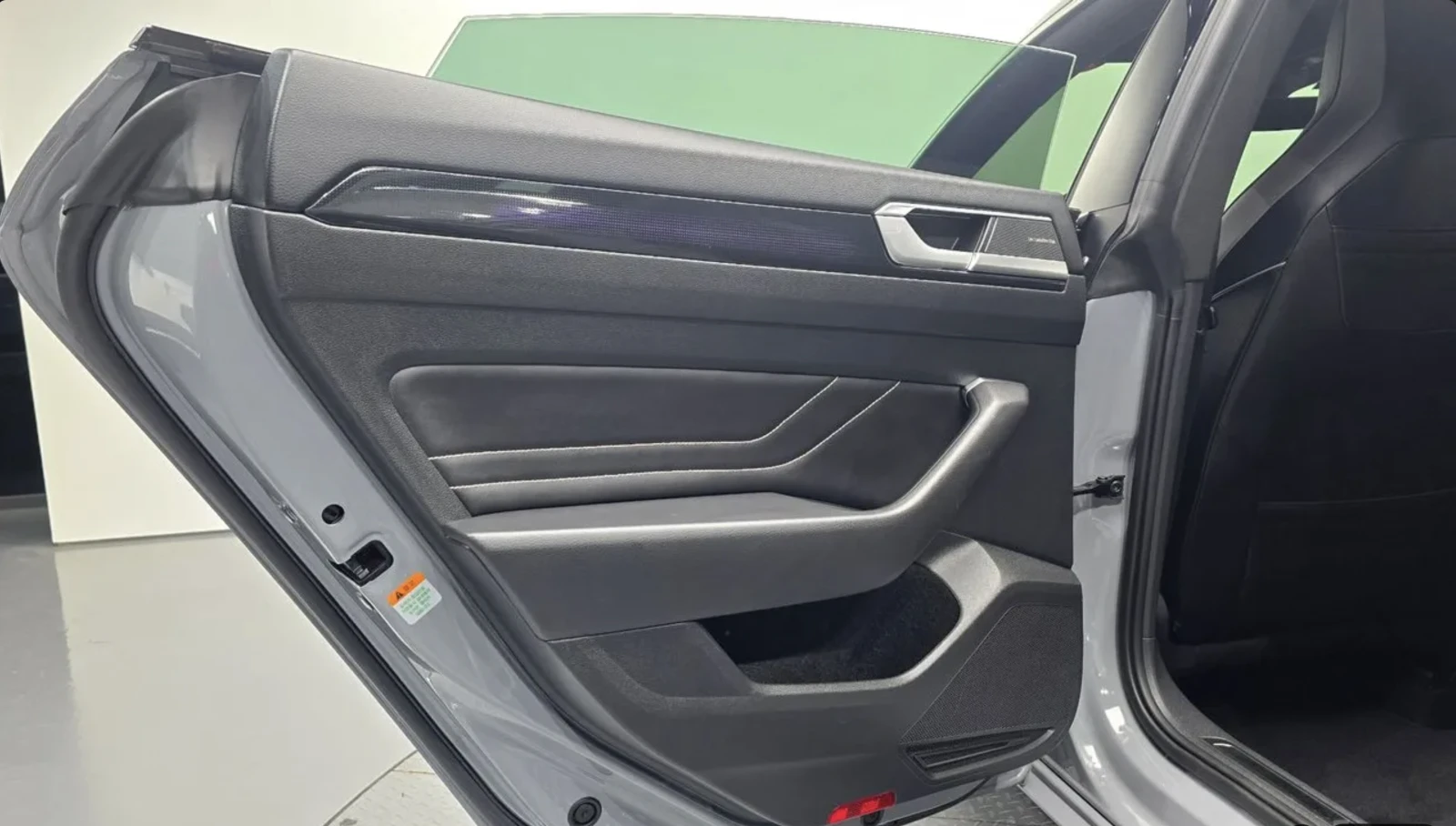 VW Arteon 2.0 TDI 4MOTION / R-line / 360 КАМЕРИ / ПАНОРАМА, снимка 10 - Автомобили и джипове - 54856537