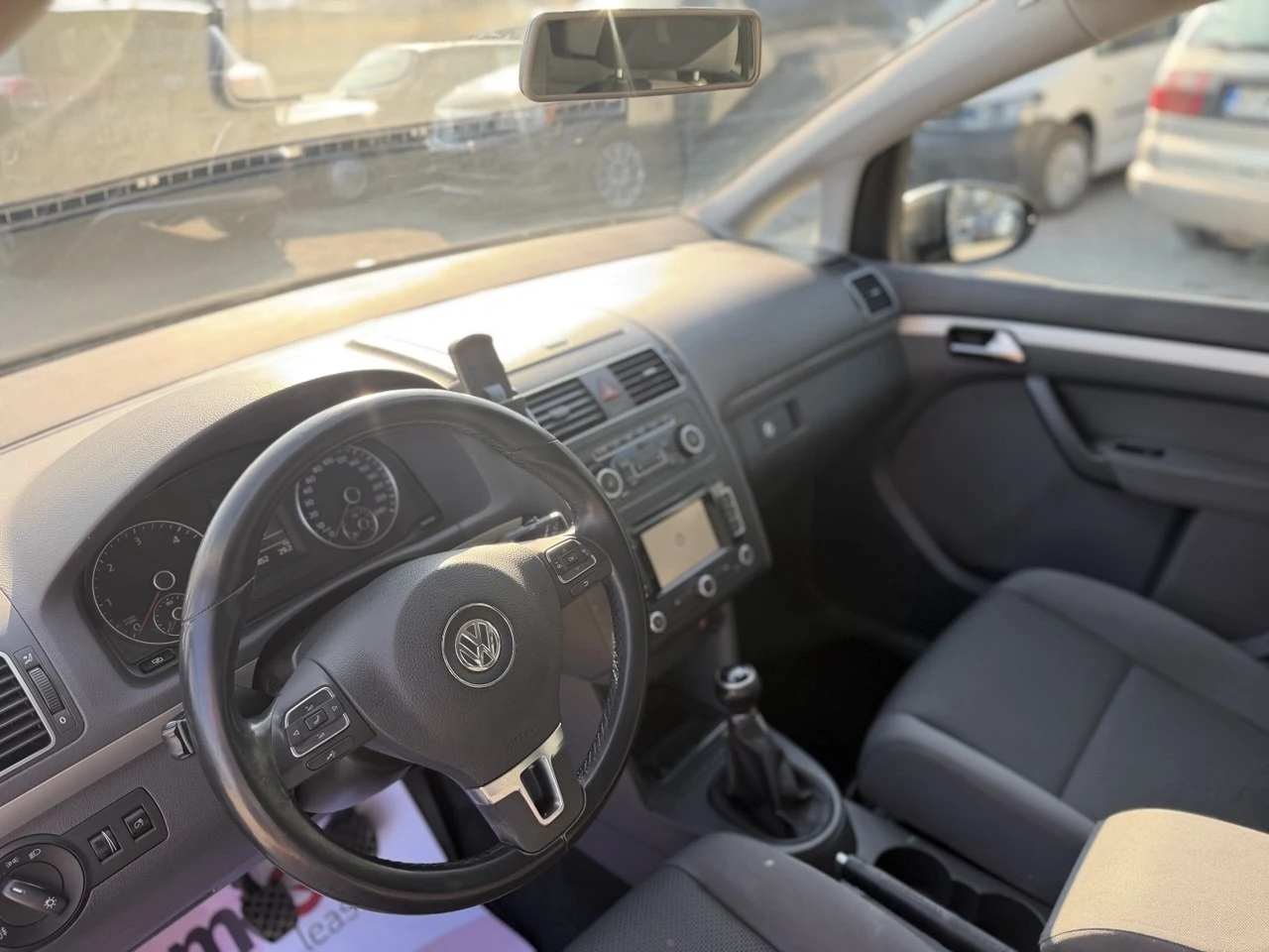 VW Touran 1.6TDI NAVI, снимка 10 - Автомобили и джипове - 55849691