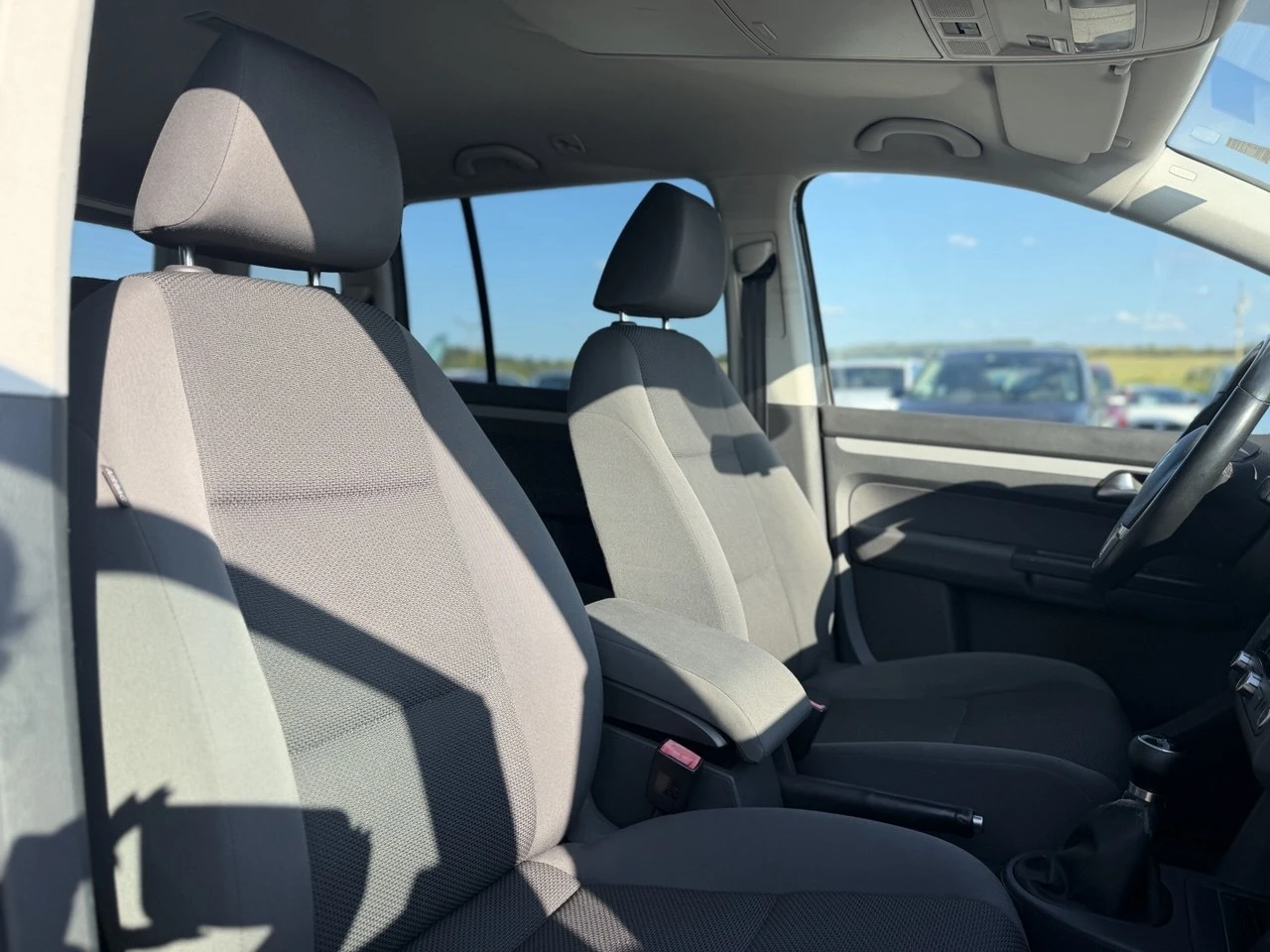 VW Touran 1.6TDI NAVI, снимка 15 - Автомобили и джипове - 55849691