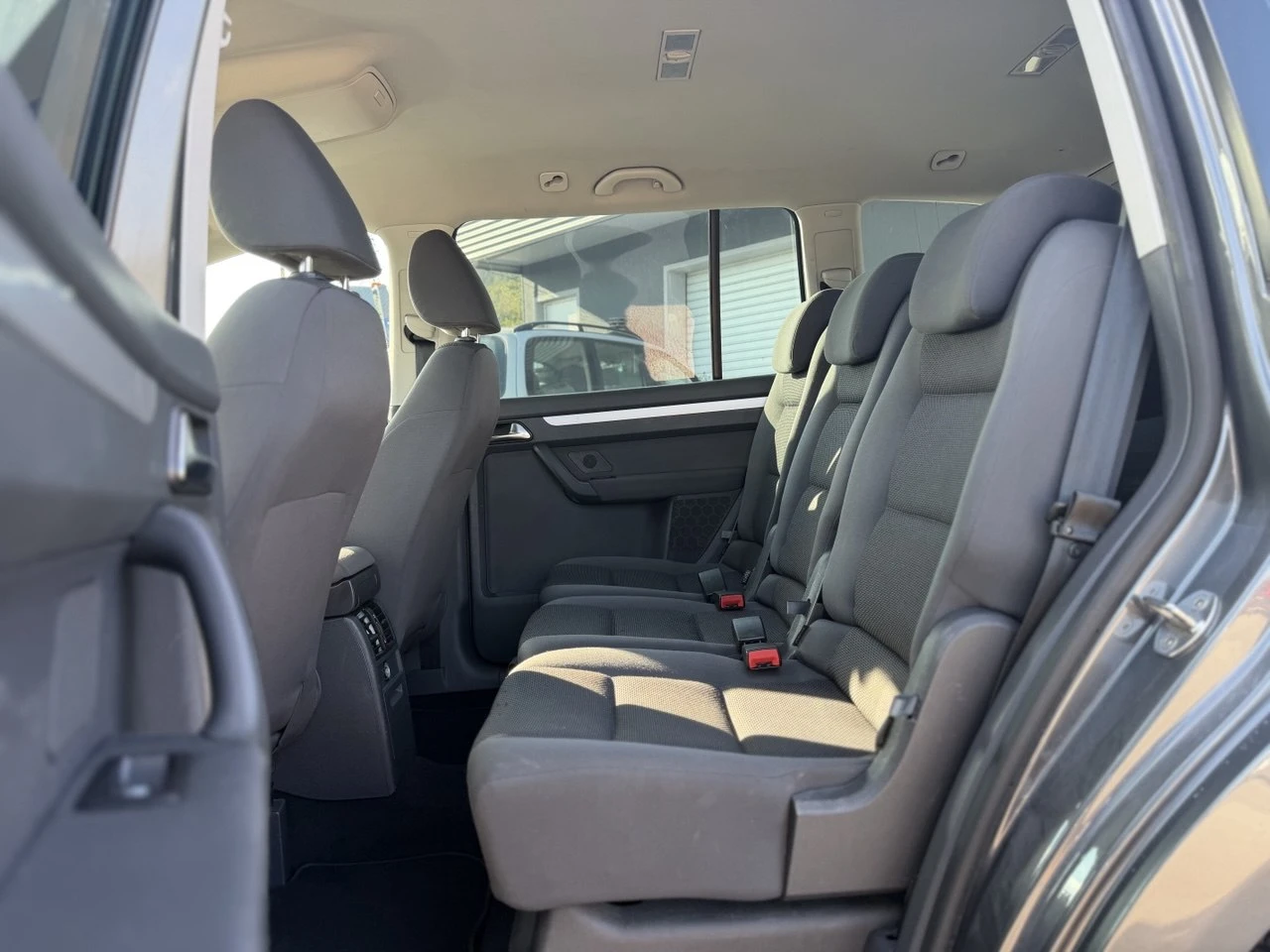 VW Touran 1.6TDI NAVI, снимка 11 - Автомобили и джипове - 55849691