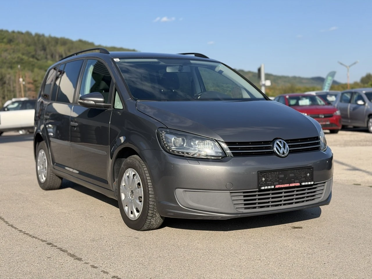 VW Touran 1.6TDI NAVI, снимка 3 - Автомобили и джипове - 55849691