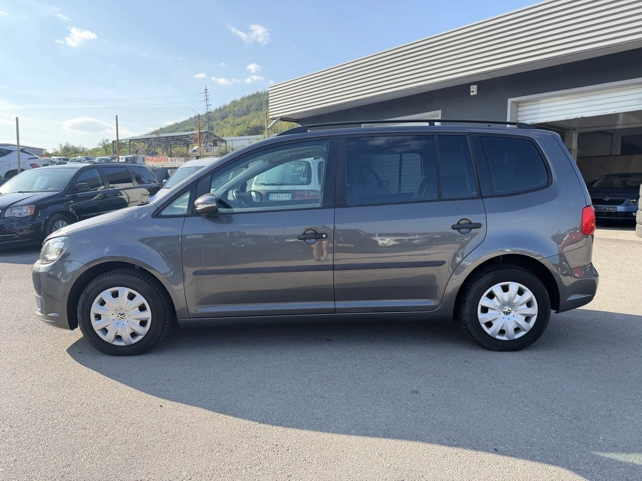 VW Touran 1.6TDI NAVI, снимка 8 - Автомобили и джипове - 55849691