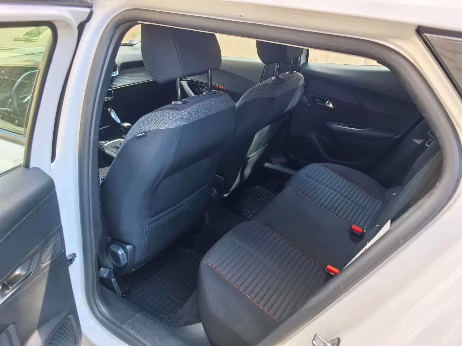 Peugeot 2008 1.5BlueHDI , снимка 10 - Автомобили и джипове - 56247724