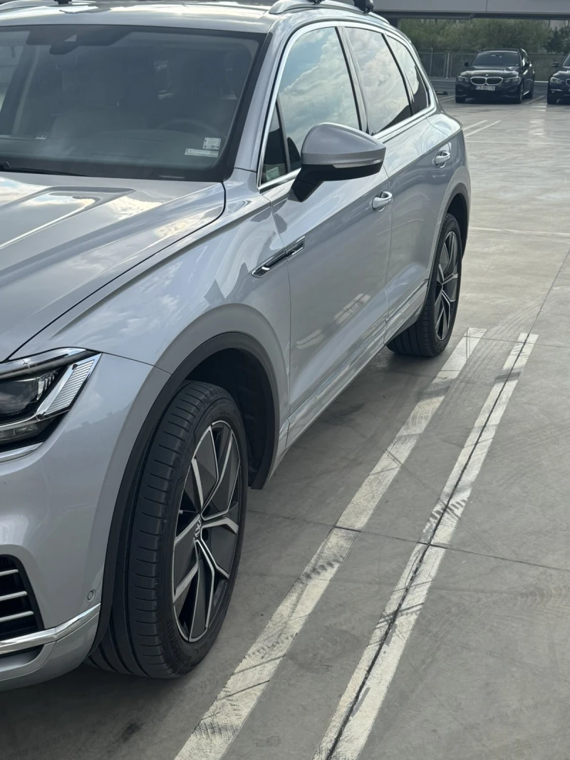 VW Touareg, снимка 2 - Автомобили и джипове - 52525930