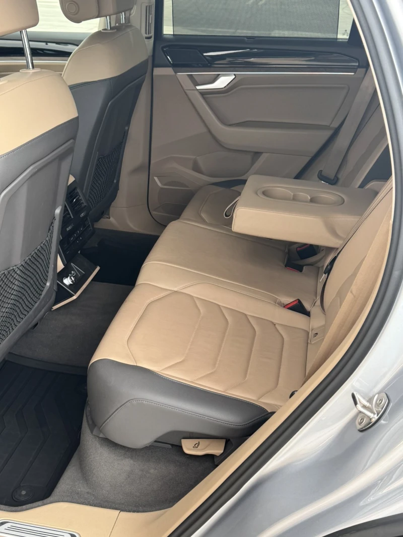 VW Touareg, снимка 3 - Автомобили и джипове - 52525930