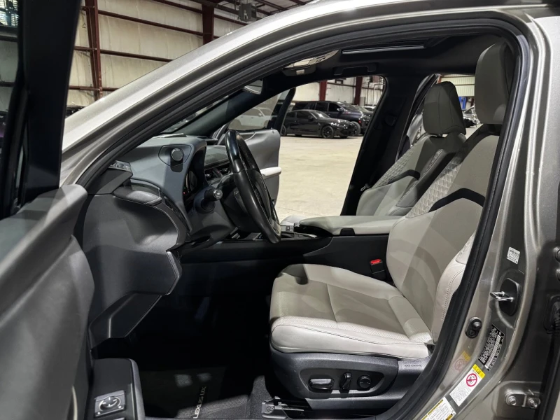 Lexus UX 200, снимка 10 - Автомобили и джипове - 52448856