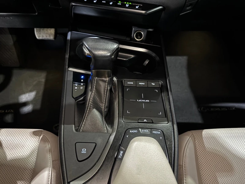 Lexus UX 200, снимка 9 - Автомобили и джипове - 52448856