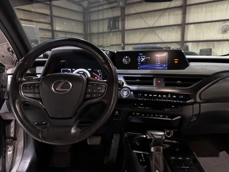 Lexus UX 200, снимка 8 - Автомобили и джипове - 52448856