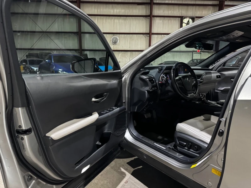 Lexus UX 200, снимка 11 - Автомобили и джипове - 52448856