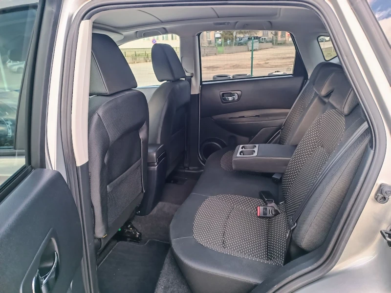 Nissan Qashqai 2.0i-141кс-ШВЕЙЦАРИЯ-РЪЧКА-6ск-4Х4-NAVI, снимка 11 - Автомобили и джипове - 52943832