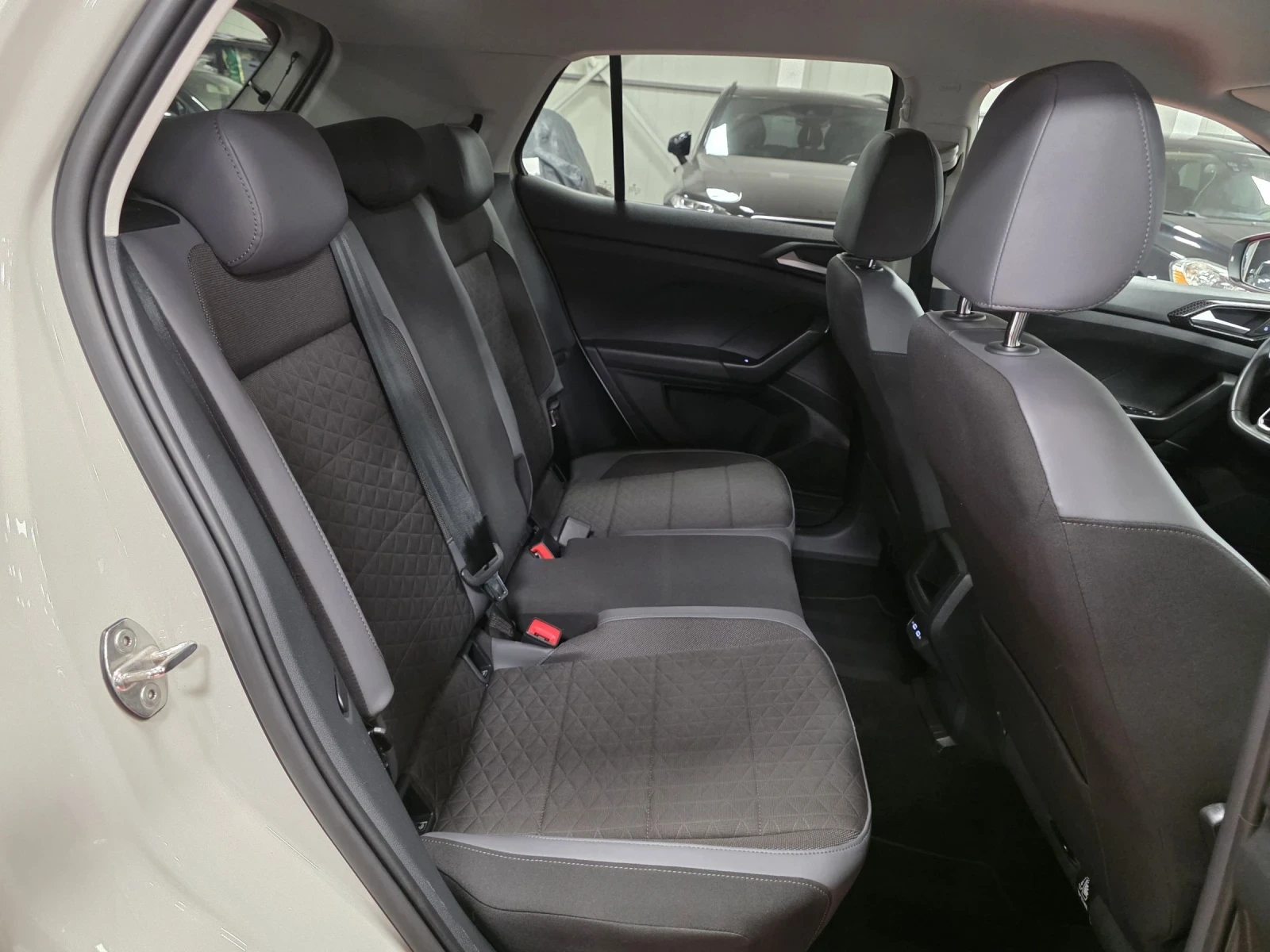 VW T-Cross TSI 116 | DSG-7 | LED | Camera | 40 000�� | Mobile.bg � ����������� 13