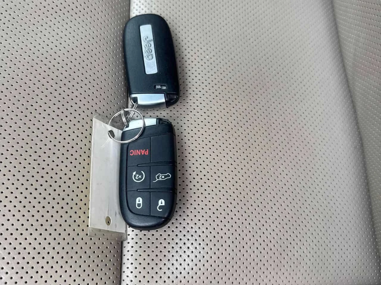 Jeep Grand cherokee * Overland ШИБИДАХ  * 2 КЛЮЧА* ПОДГРЕВИ * CARFAX *, снимка 13 - Автомобили и джипове - 54134757