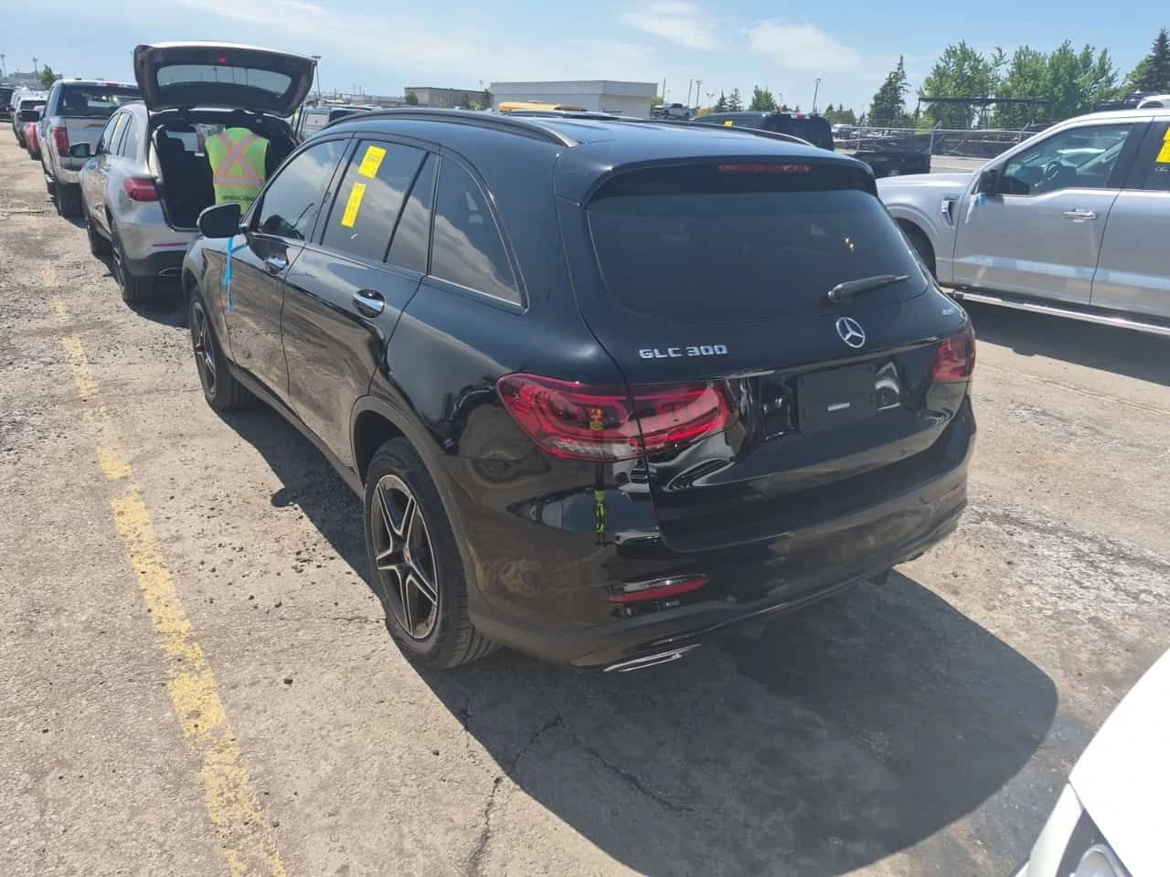 Mercedes-Benz GLC 300 * CARFAX * АВТОКРЕДИТ БЕЗ ПЪРВОНАЧАЛНА ВНОСКА, снимка 4 - Автомобили и джипове - 54697723