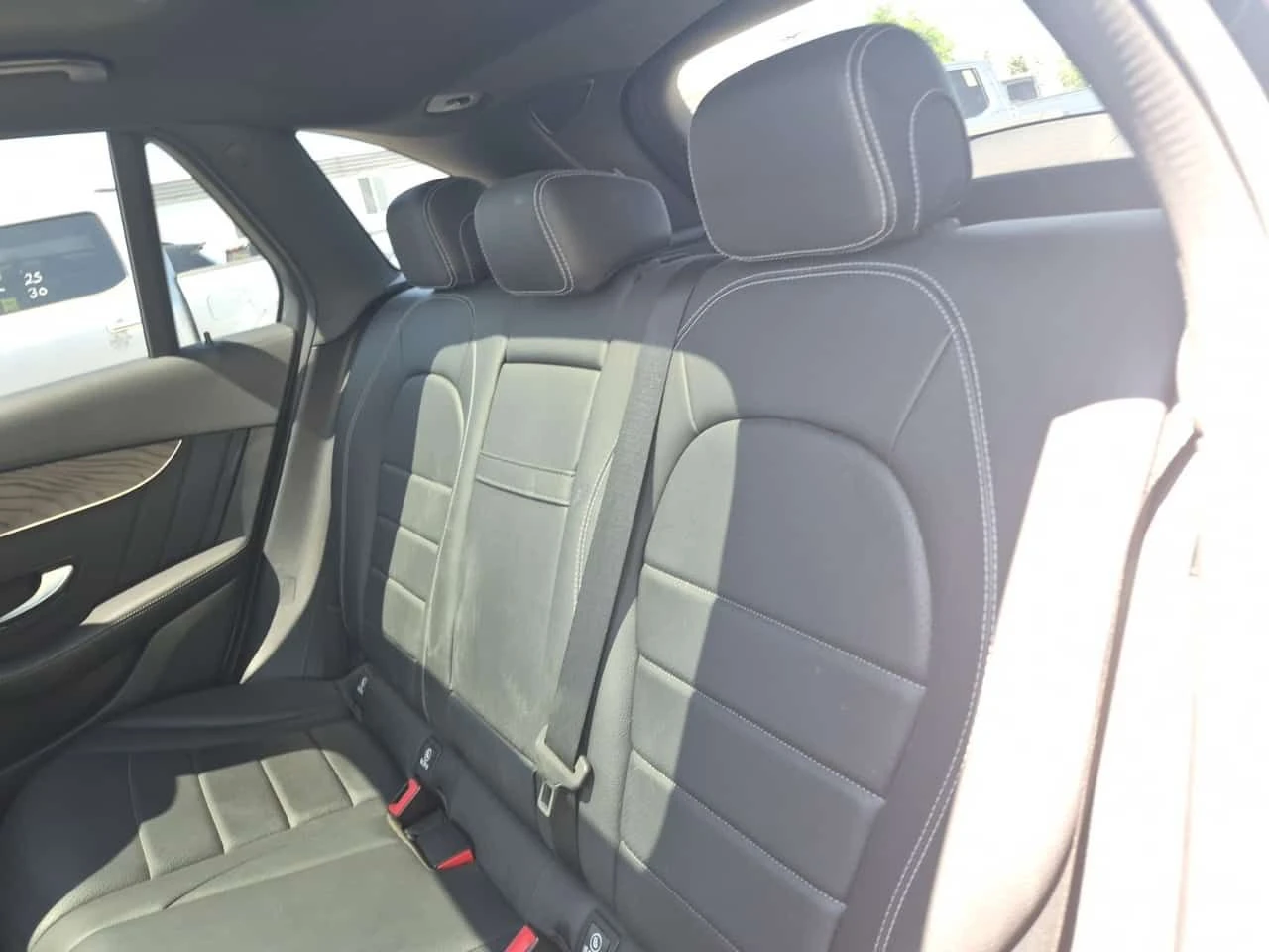 Mercedes-Benz GLC 300 * CARFAX * АВТОКРЕДИТ БЕЗ ПЪРВОНАЧАЛНА ВНОСКА, снимка 11 - Автомобили и джипове - 54697723