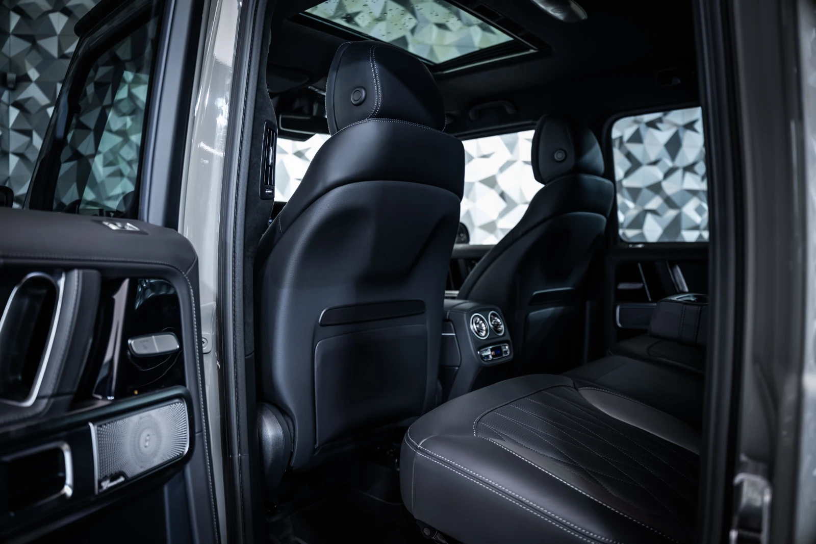 Mercedes-Benz G 63 AMG Carbon Pakcage* Burmester* 360, снимка 14 - Автомобили и джипове - 56103635