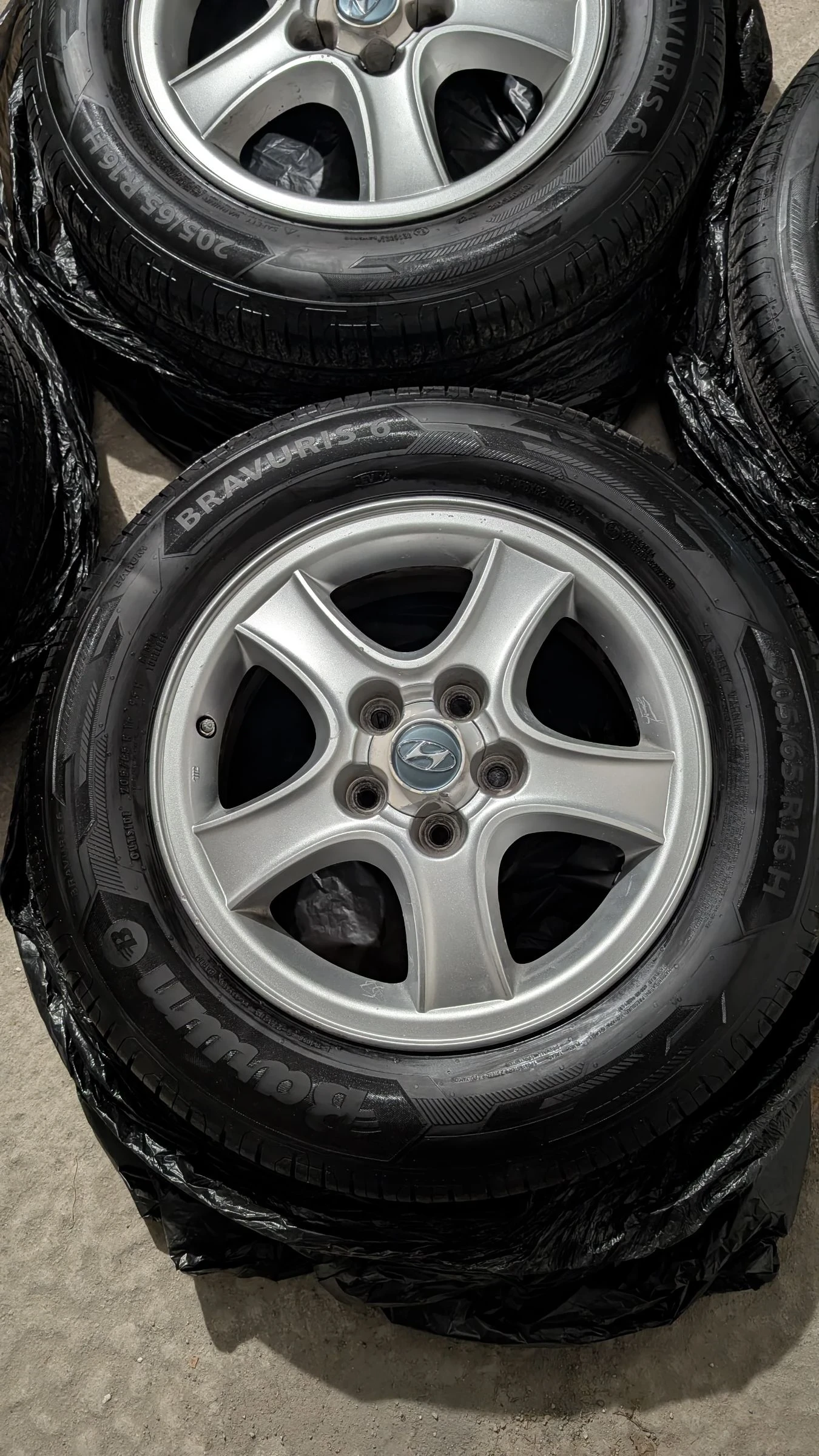 Гуми с джанти Barum 205/65R16, снимка 2 - Гуми и джанти - 53773857