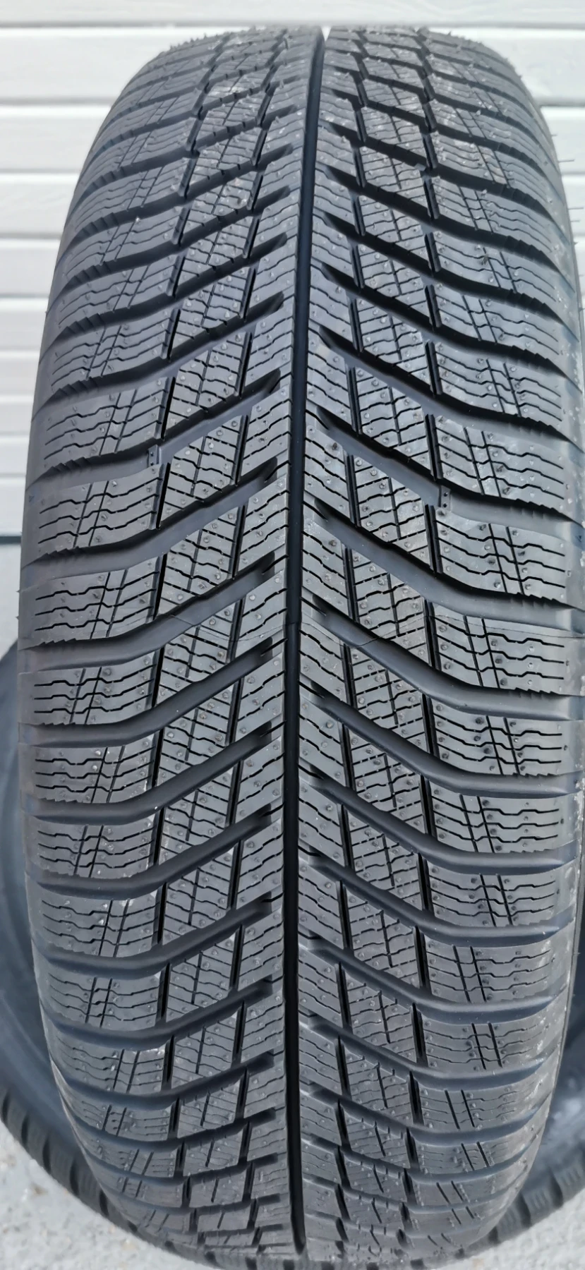���� 225/65R17 | Mobile.bg � ����������� 4