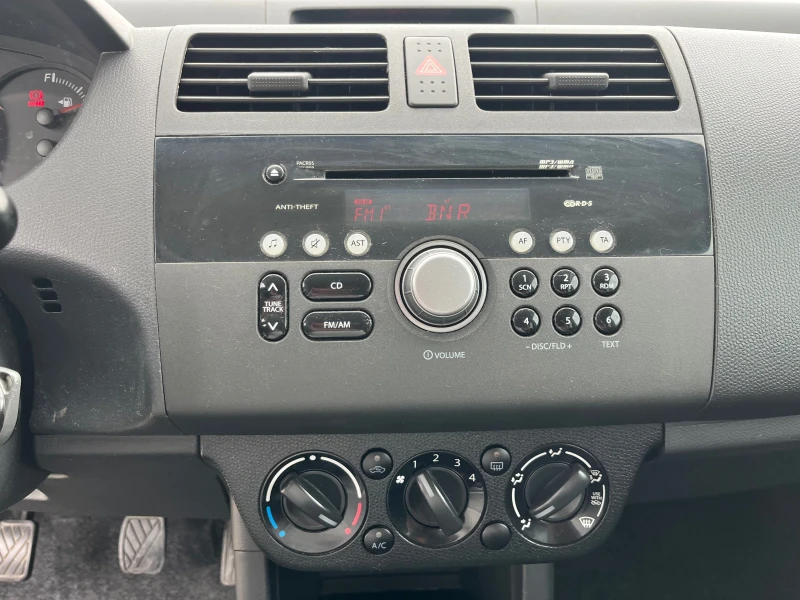 Suzuki Swift 1.3 газ, Италия, 169000км, 2010г., снимка 9 - Автомобили и джипове - 50477243