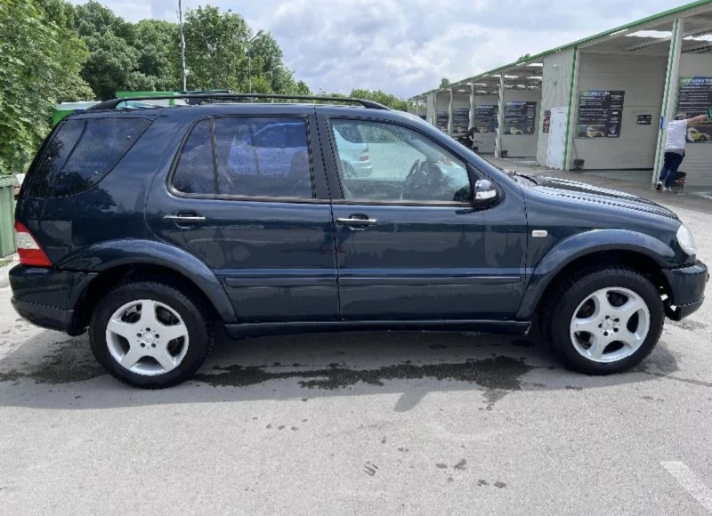 Mercedes-Benz ML 550 55 AMG, снимка 3 - Автомобили и джипове - 52957600