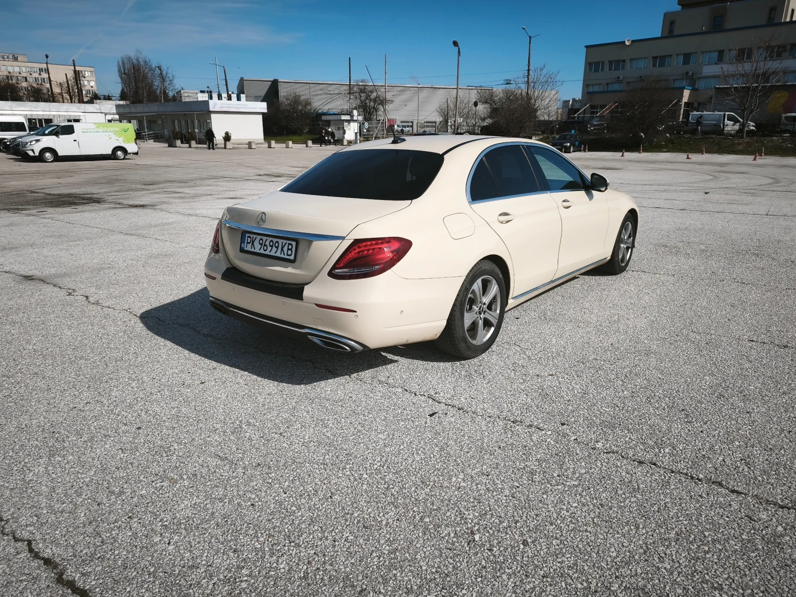 Mercedes-Benz E 200, снимка 5 - Автомобили и джипове - 53782017