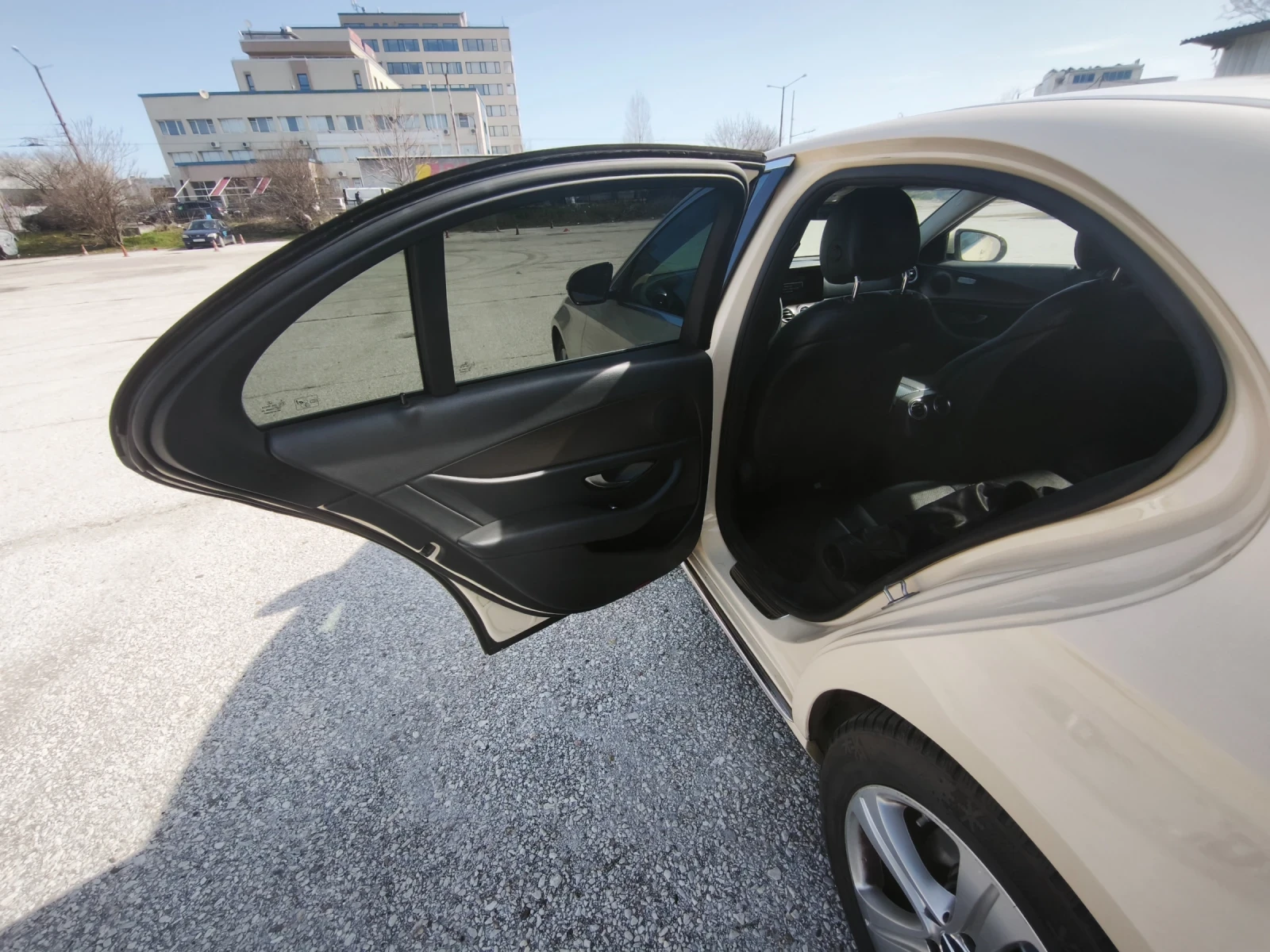 Mercedes-Benz E 200, снимка 9 - Автомобили и джипове - 53782017