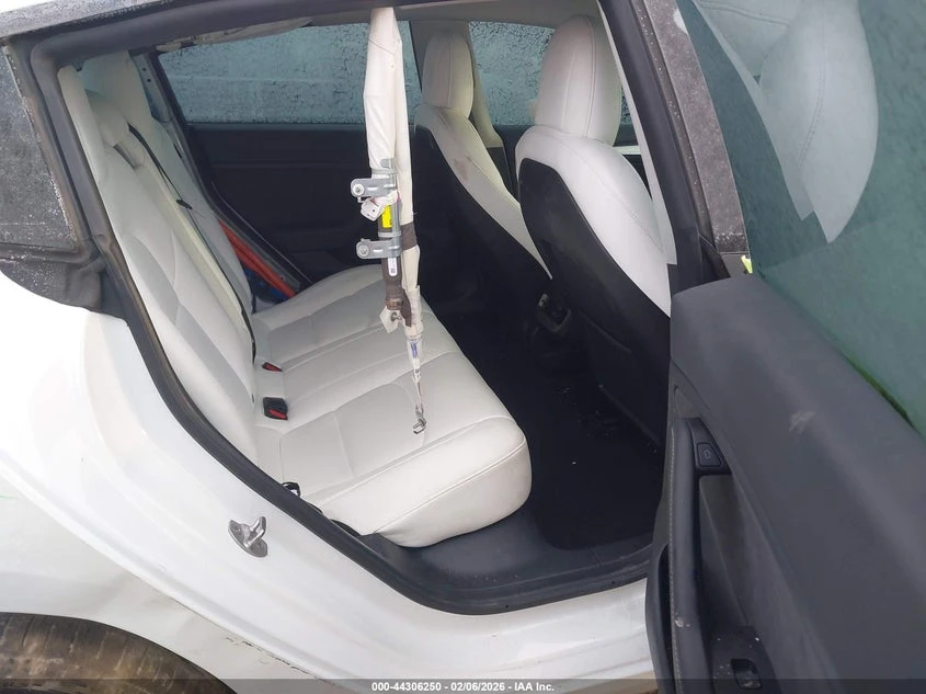 Tesla Model 3 Long Range Dual Motor All-Wheel Drive, снимка 8 - Автомобили и джипове - 53848064