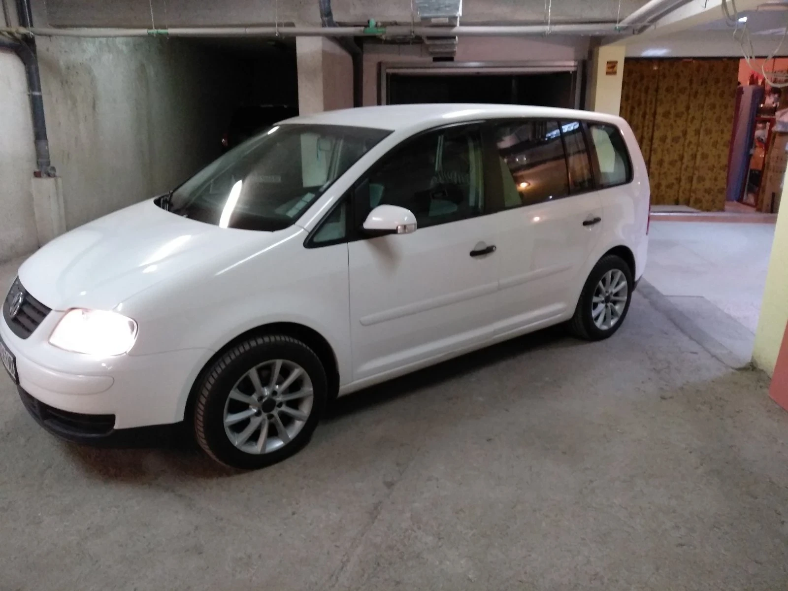 VW Touran, снимка 2 - Автомобили и джипове - 53968476