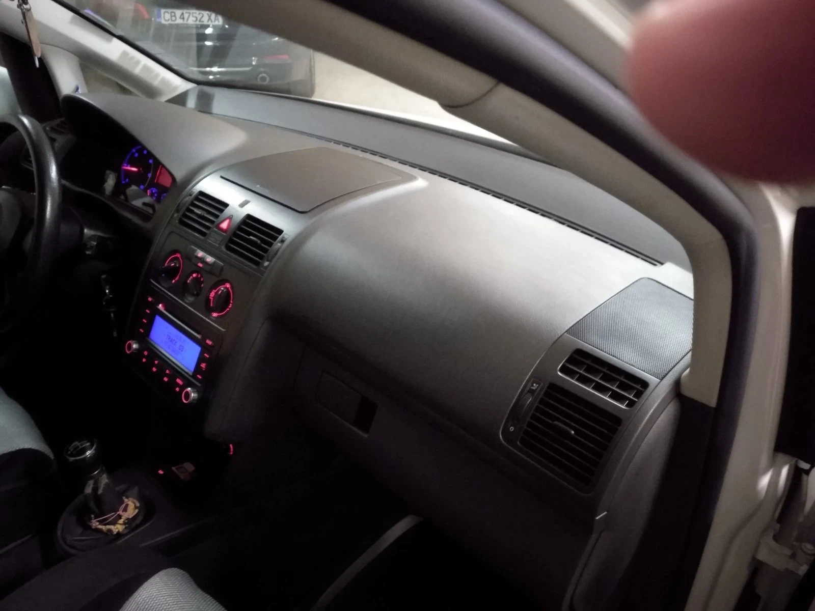 VW Touran, снимка 8 - Автомобили и джипове - 53968476