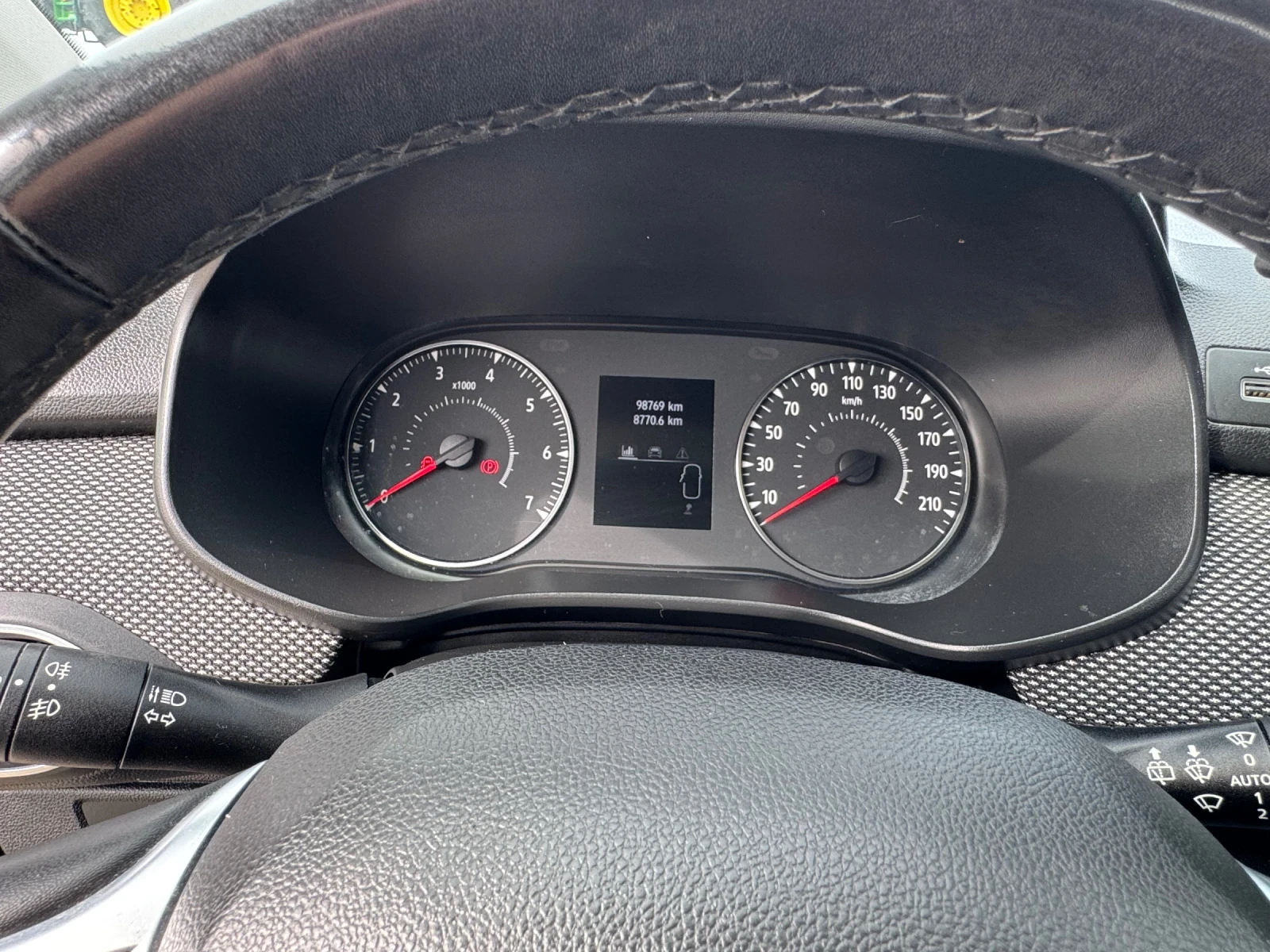 Dacia Sandero Stepway TCe, снимка 9 - Автомобили и джипове - 54231589