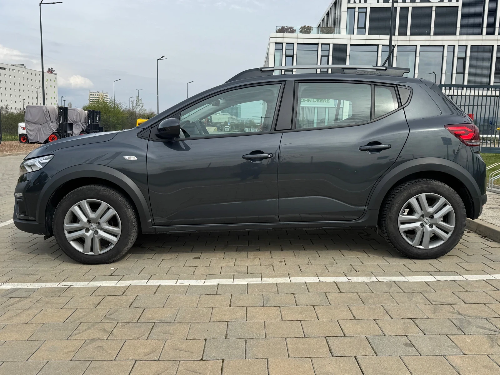 Dacia Sandero Stepway TCe, снимка 8 - Автомобили и джипове - 54231589