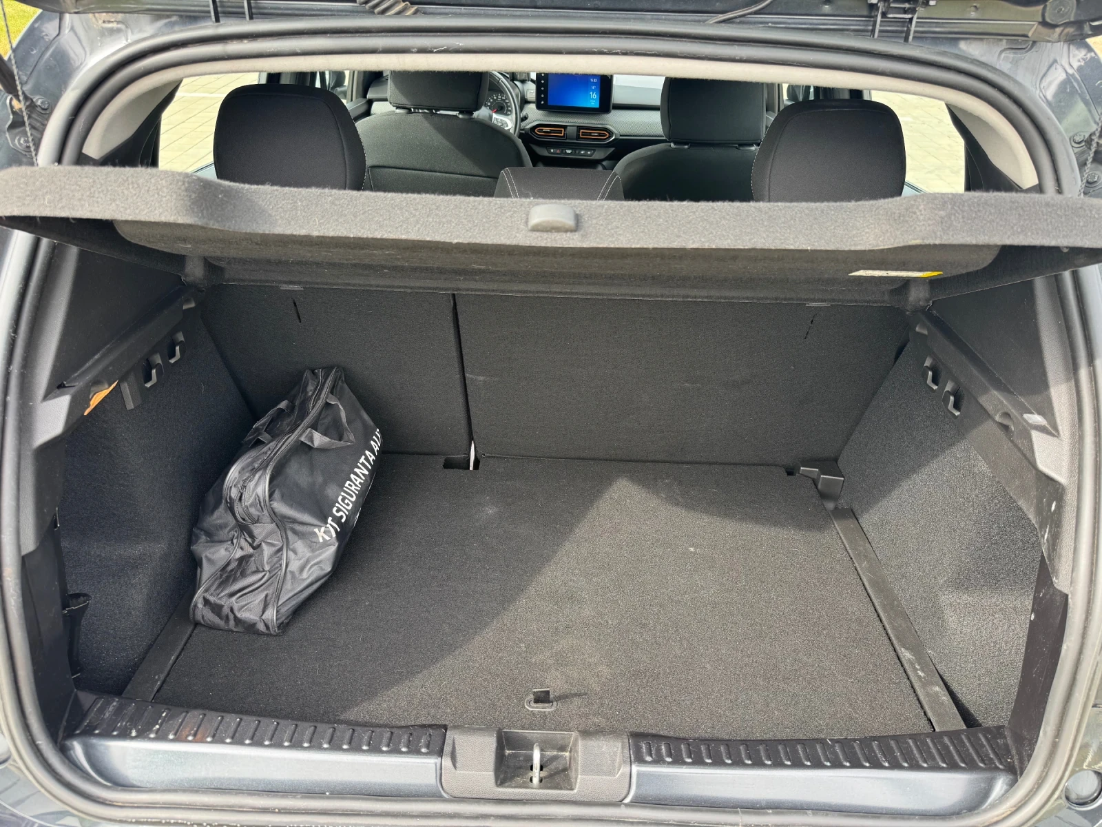 Dacia Sandero Stepway TCe, снимка 15 - Автомобили и джипове - 54231589