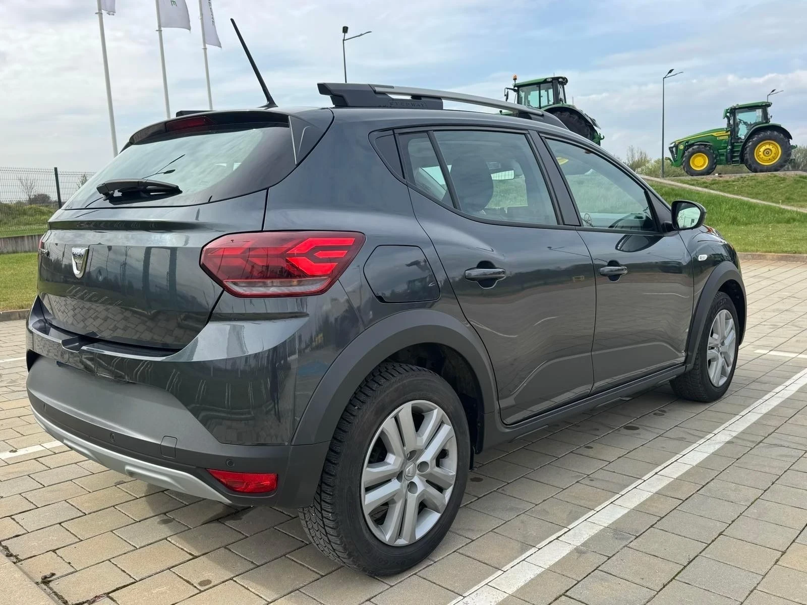 Dacia Sandero Stepway TCe, снимка 5 - Автомобили и джипове - 54231589