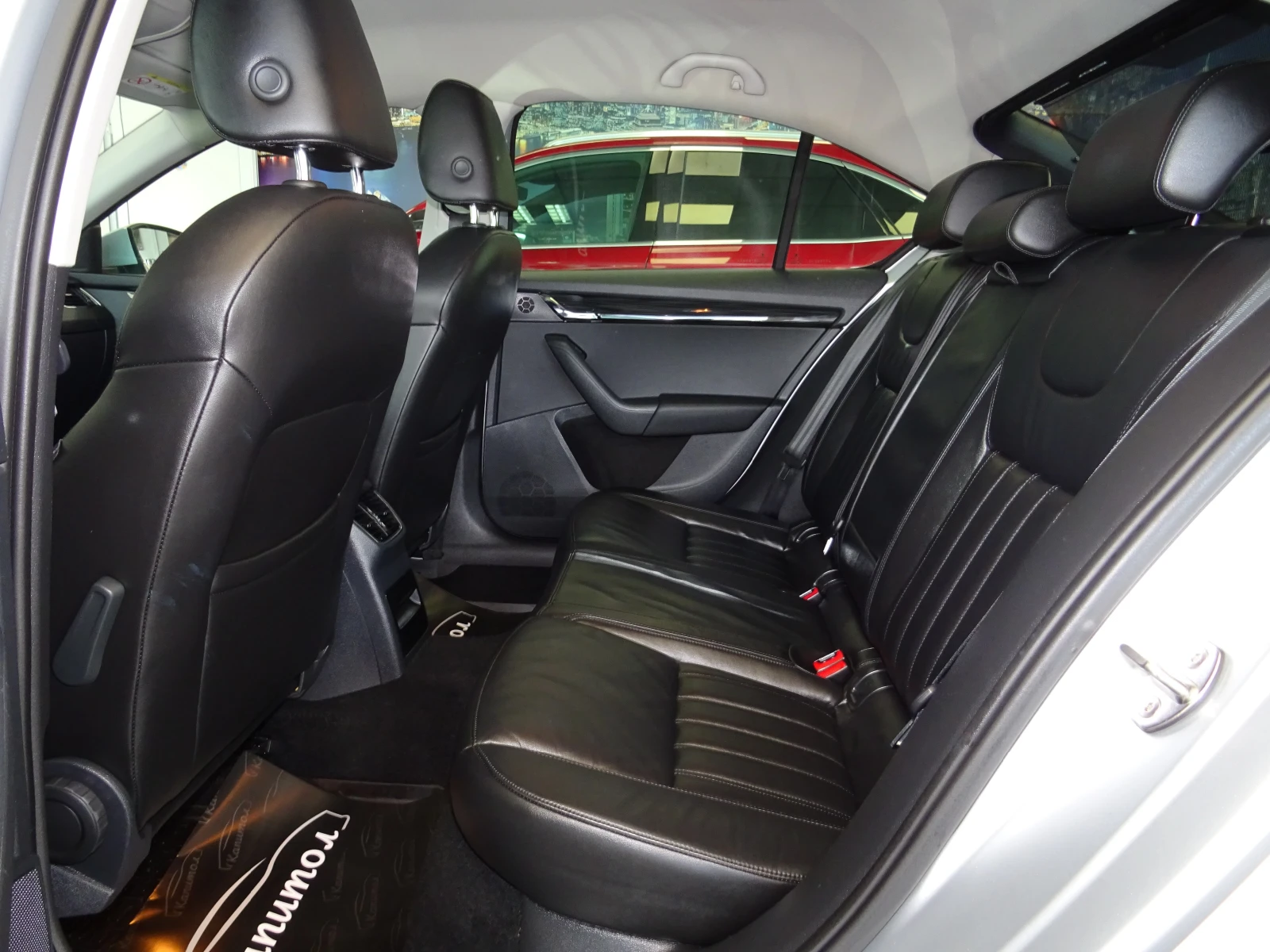 Skoda Octavia 2.0TDI 6 DSG 150кс, снимка 14 - Автомобили и джипове - 54713151